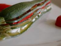 Millefeuille de Courgettes aux Tomates Sches, Piquillo, Mozzarella & Prosciutto