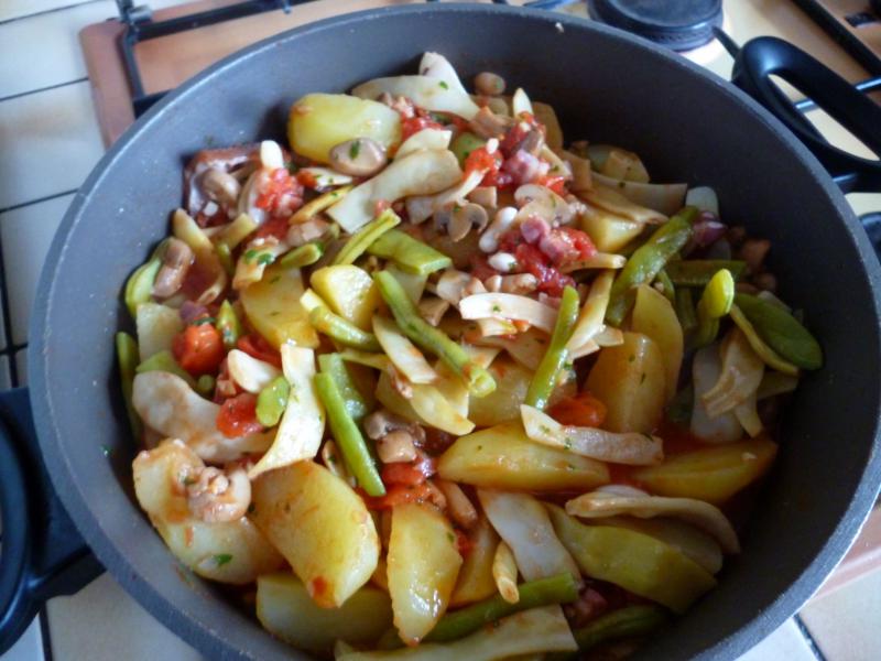 POLE HARICOTS PLATS POMMES DE TERRE CHAMPIGNONS et TOMATES